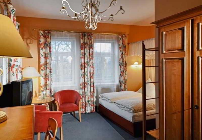 Hotel Schloss Schweinsburg Neukirchen-Pleiße Habitación foto