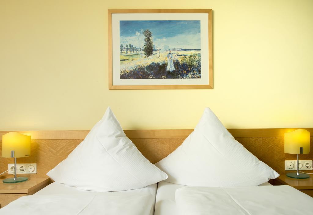 Hotel Schloss Schweinsburg Neukirchen-Pleiße Habitación foto