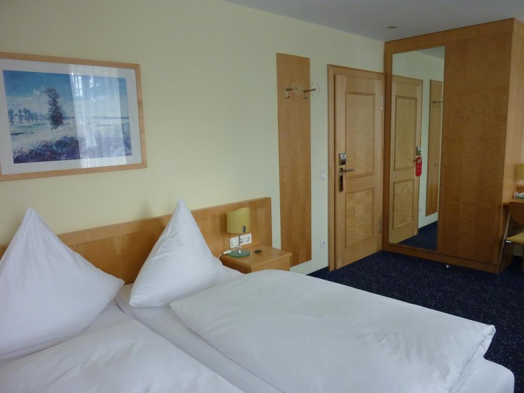Hotel Schloss Schweinsburg Neukirchen-Pleiße Habitación foto