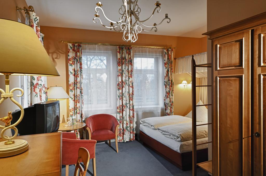 Hotel Schloss Schweinsburg Neukirchen-Pleiße Habitación foto